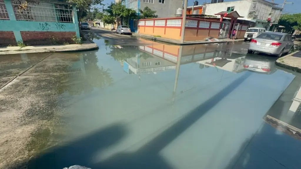 Imagen Se forma laguna de aguas negras al norte de Veracruz; vecinos piden ayuda 