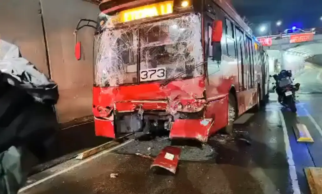 Imagen Deja 12 lesionados choque de dos unidades del Metrobús en CDMX