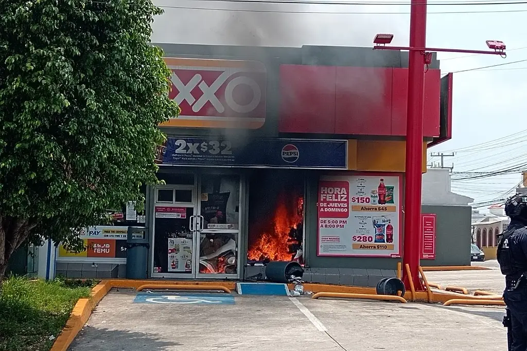 Imagen Reportan ola de violencia en Villahermosa, Tabasco, con quema de tiendas y autos