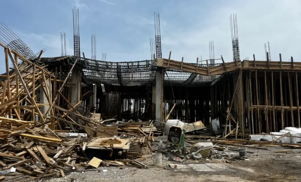 Imagen ¿Qué se construye en la obra que se colapsó en la Riviera Veracruzana?