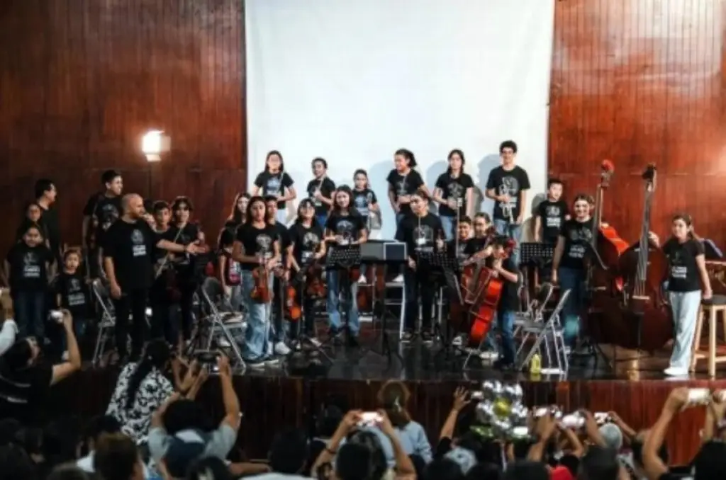 Imagen Indigna la aduana de Veracruz que retuvo 50 instrumentos para acercar a niños a la música