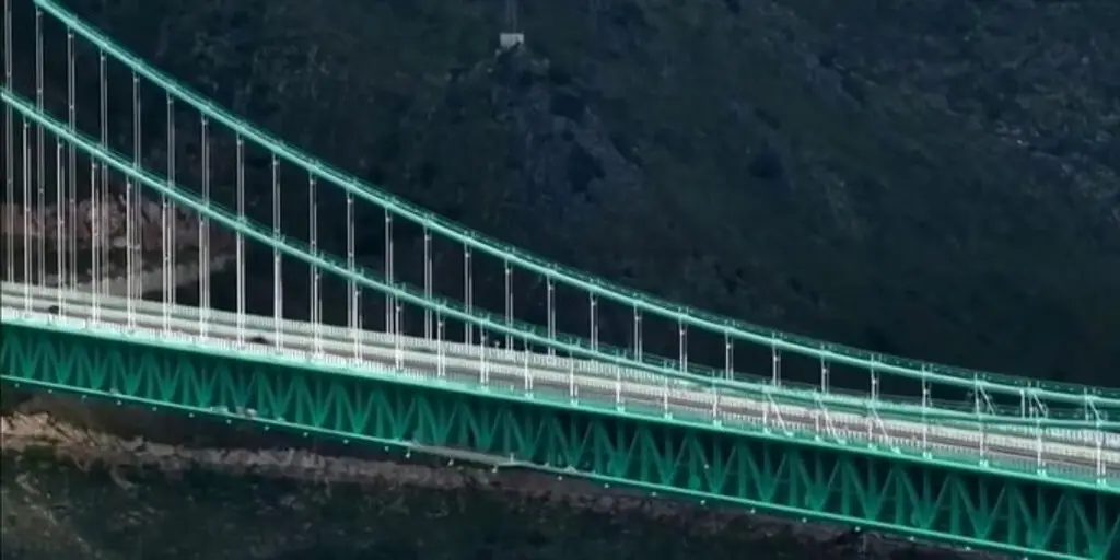 Imagen Inaugura China puente de 625 metros de alto, el mayor del mundo (+Video)