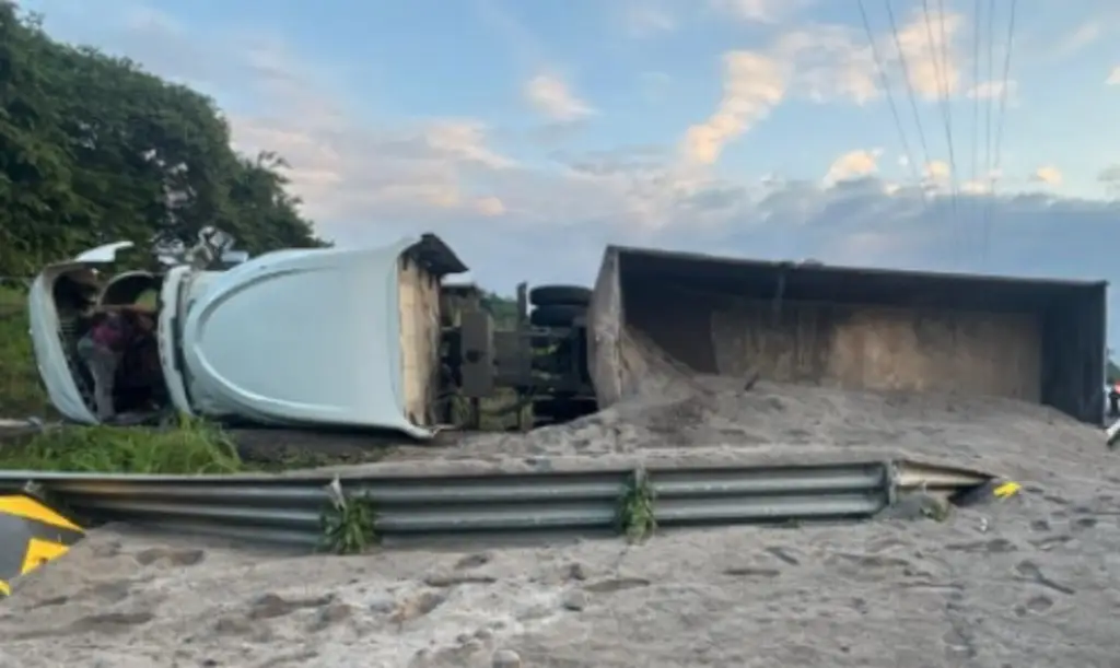 Imagen Se registra cierre parcial de circulación en carretera de Veracruz , ¿A qué altura?