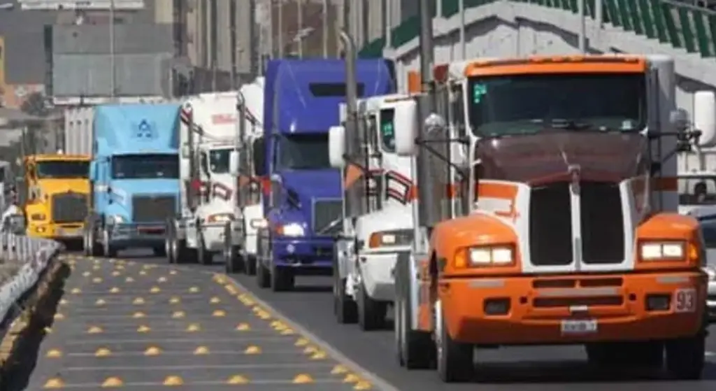 Imagen Acusan falta de placas para tráileres en Veracruz; este sería el motivo  