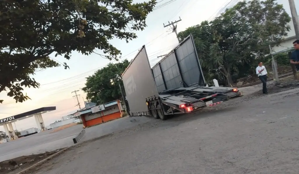 Imagen Otra vez caos vial en la central de abastos; esto pasó
