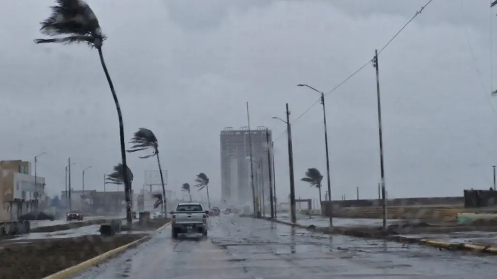 Imagen Estos daños dejaron las fuertes lluvias en Coatzacoalcos, Veracruz 