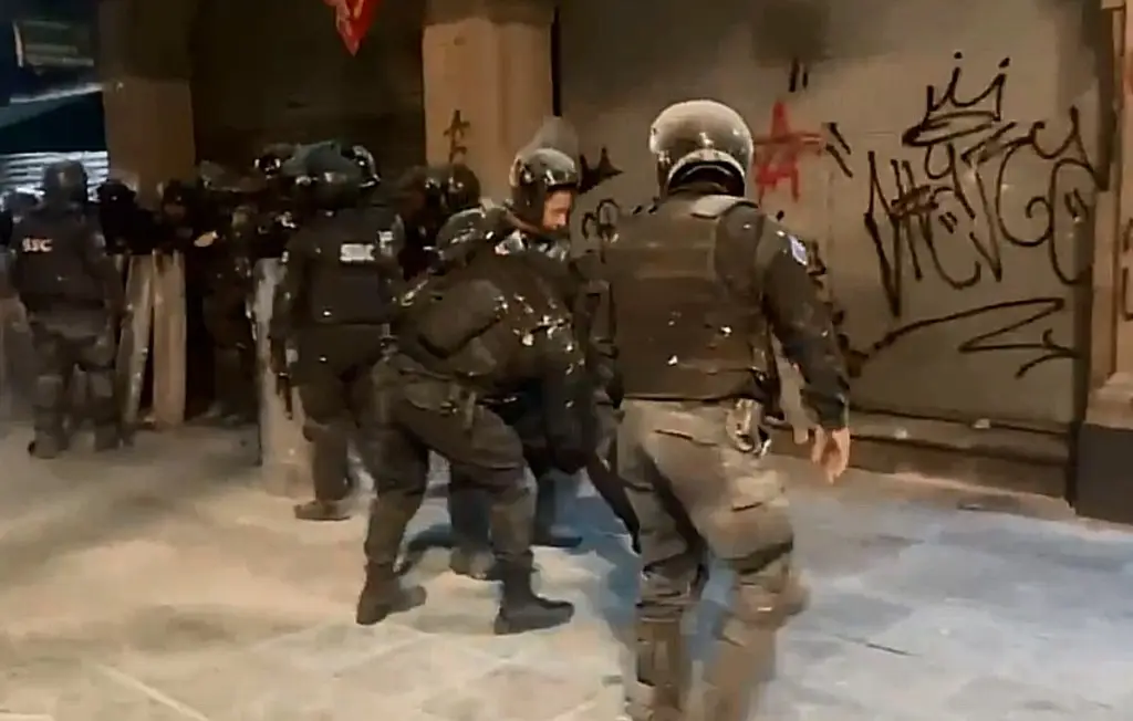 Imagen Lesionan a 94 policías durante marcha del 2 de octubre en CDMX; 3 están delicados: SSC