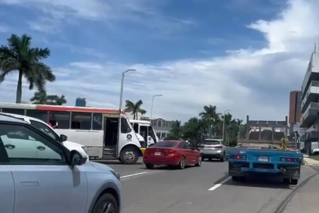 Imagen Caos vial por accidente en Boca del Río; esto pasó 
