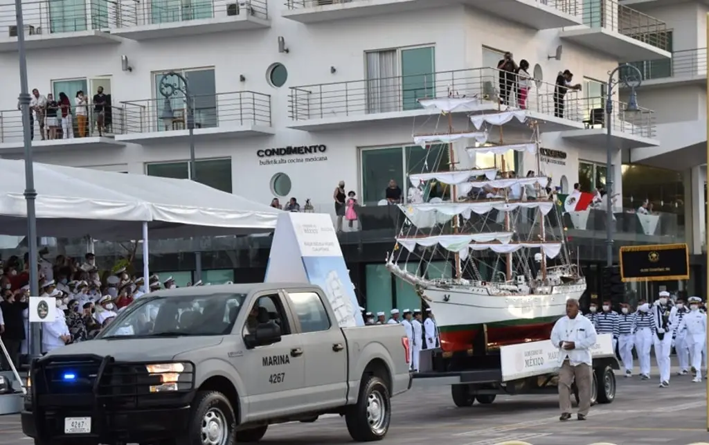Imagen Por cielo, mar y tierra: Todo listo para el desfile de la Armada en Veracruz 
