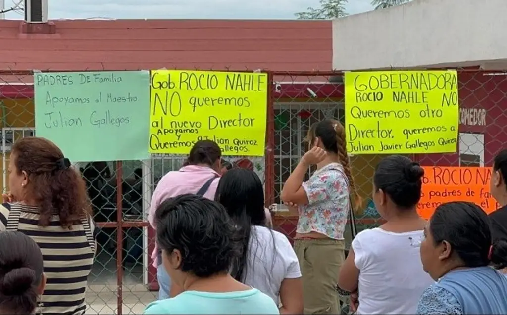 Imagen Madres de familia protestan en escuela al norte de Veracruz 