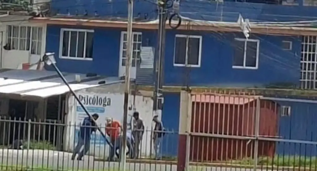 Imagen Retiran luminarias en calles de Naolinco, Veracruz ¿ A qué se debe? 