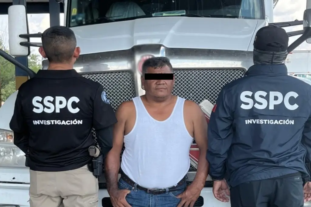 Imagen Aseguran tráiler con 76 mil litros de hidrocarburo de procedencia ilícita; detienen a operador