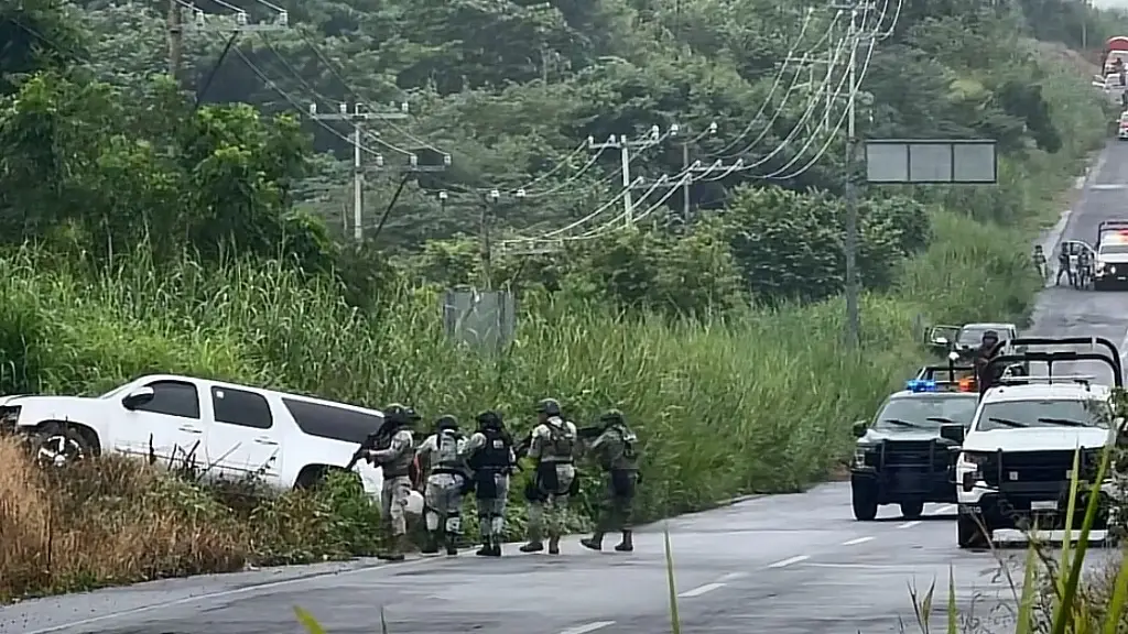 Imagen Civiles armados y policías se enfrentan en Acayucan, Veracruz