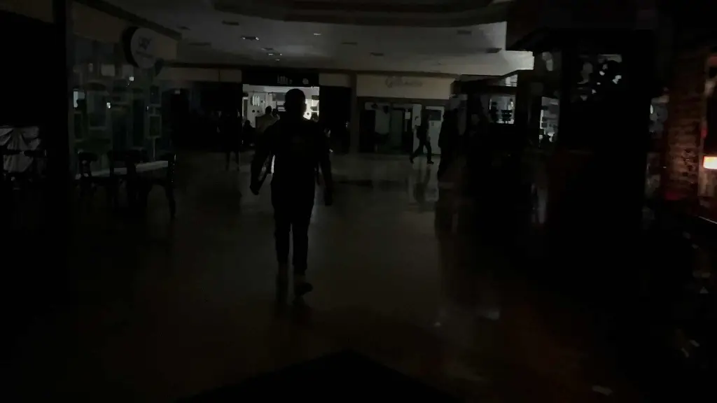 Imagen Apagón deja sin luz a plaza comercial de Boca del Río 