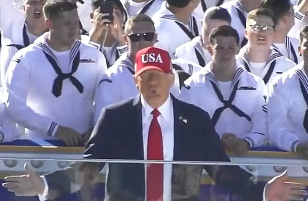 Imagen Trump celebra el 250 aniversario de la Armada de EU en medio del cierre de Gobierno