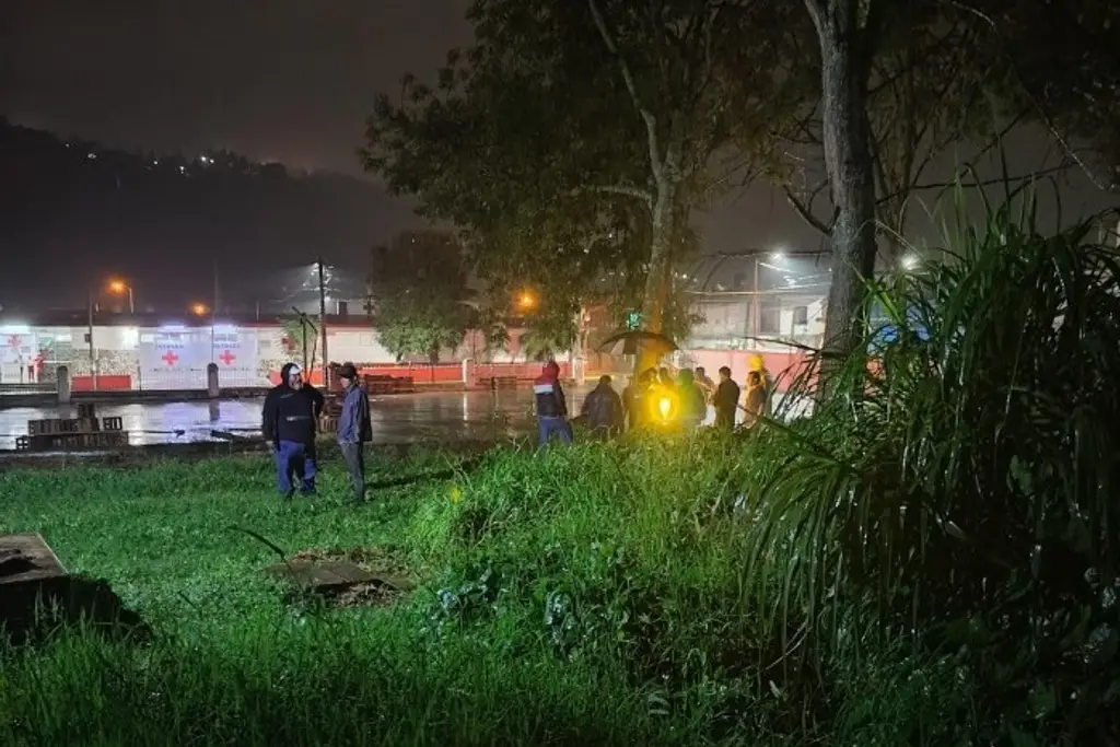 Imagen Localizan muerto a hombre que cayó a canal de aguas negras en Ciudad Mendoza, Veracruz