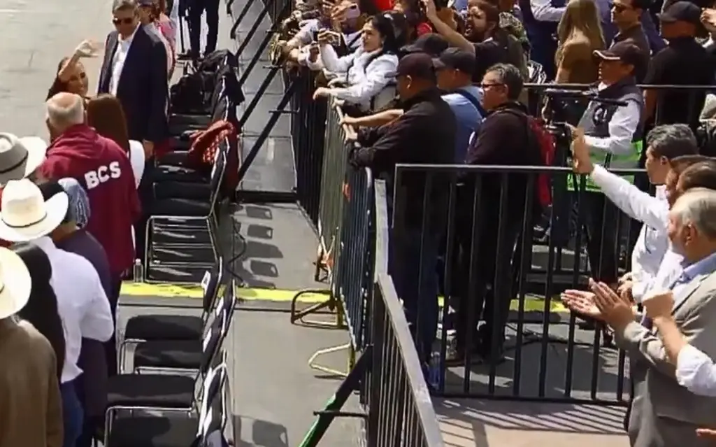 Imagen Sheinbaum saluda de lejos a Adán Augusto ¿Dónde lo ubicaron en informe presidencial?