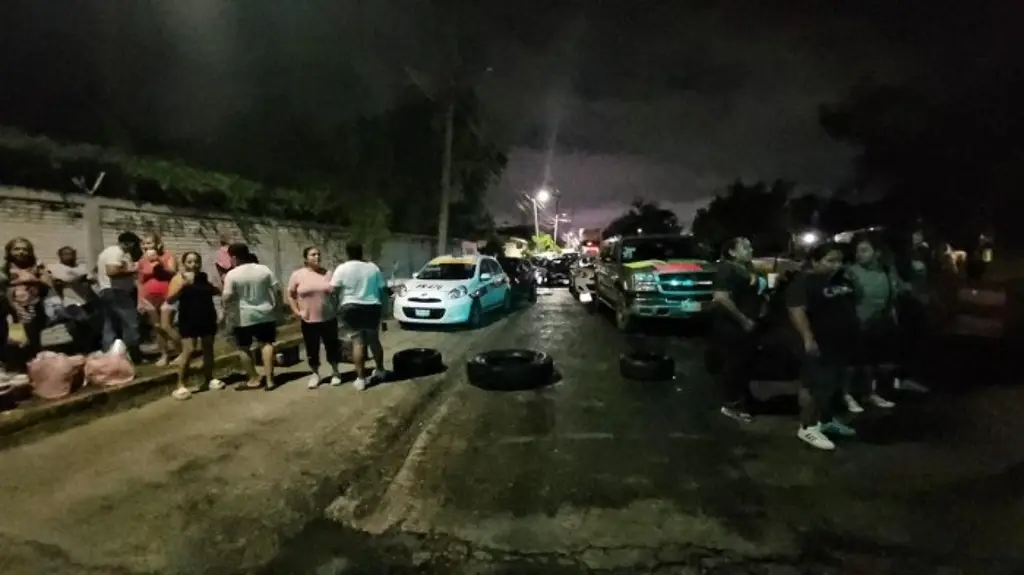 Imagen Para exigir localización de hombre privado de su libertad, bloquean carretera en Poza Rica, Veracruz 