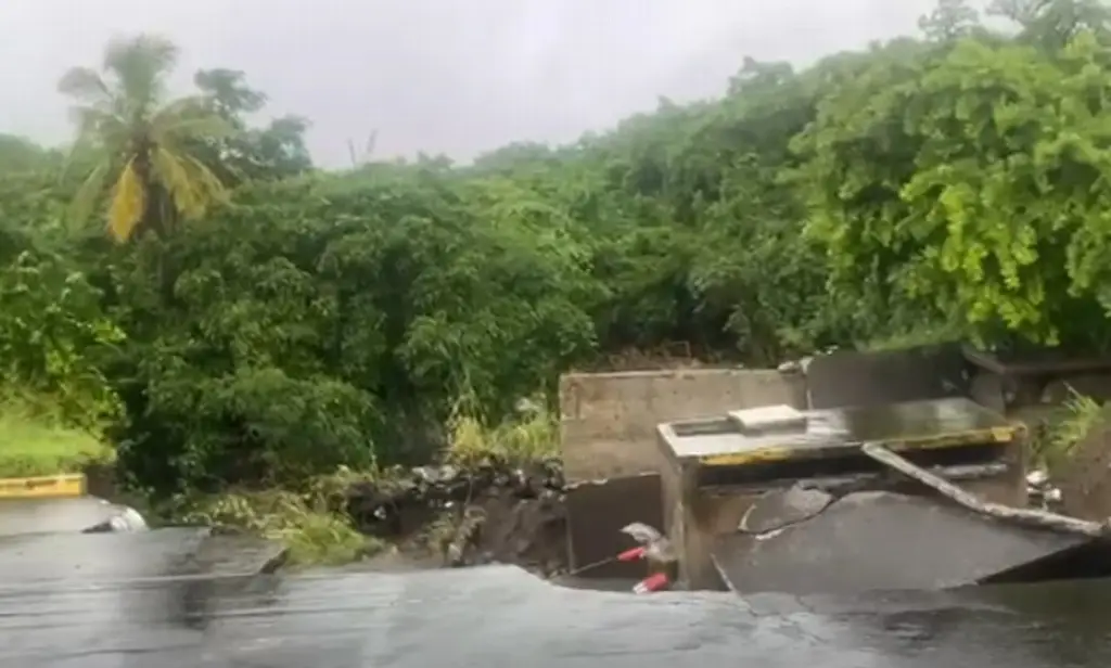 Imagen Se agranda mega socavón en Alvarado