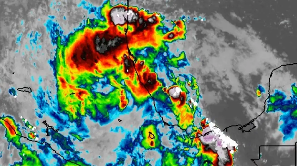 Imagen Pronostican lluvias fuertes y ráfagas de viento en Veracruz; checa cuándo 