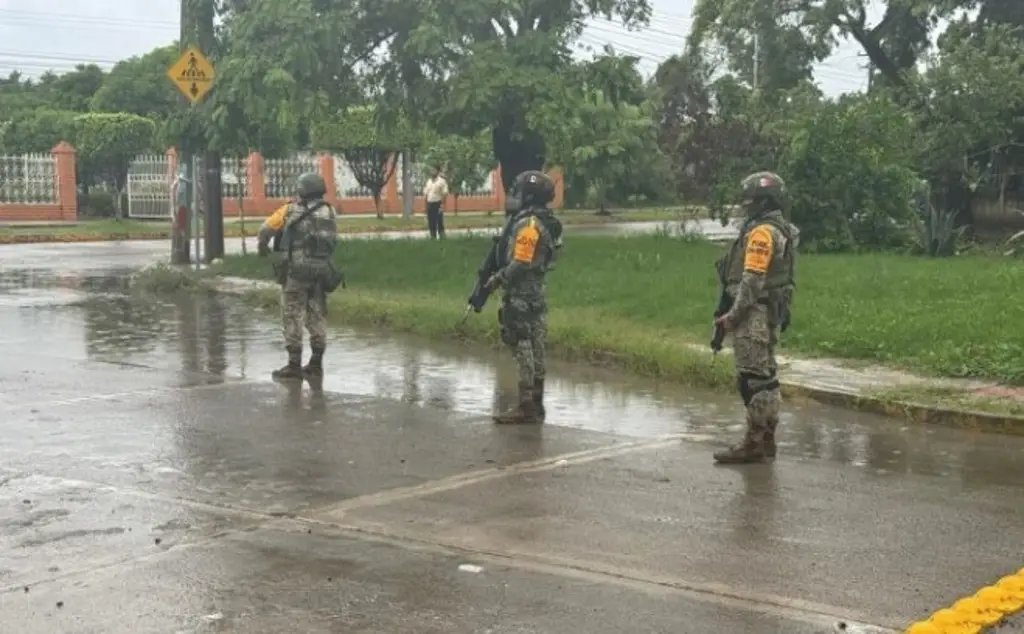 Imagen Aplican Plan DN-III-E en Poza Rica por desbordamiento del Cazones