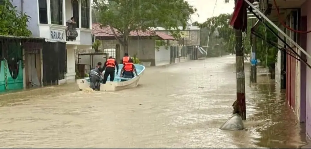 Imagen Veracruz, entre los estados más afectados por lluvias; hay un policía muerto 