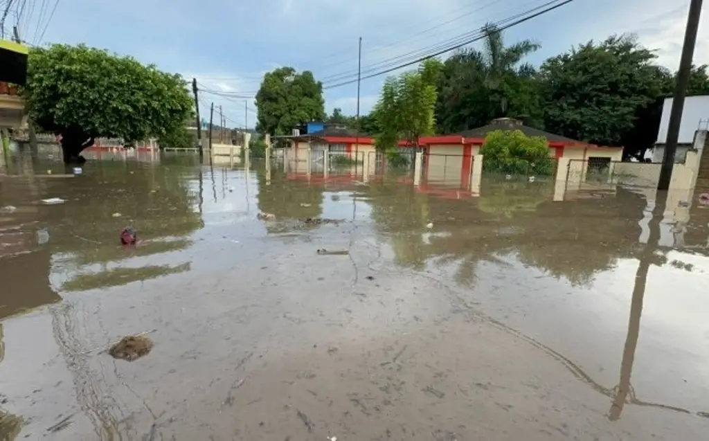 Imagen Se apoyará a familia de policía fallecido durante rescates en Papantla, Veracruz: Ahued