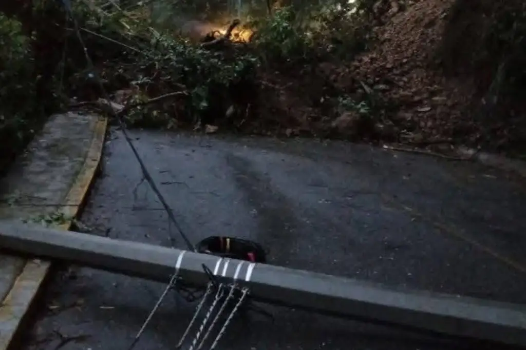 Imagen Suspenden servicio de transporte público en la Sierra de Zongolica por derrumbes y deslaves