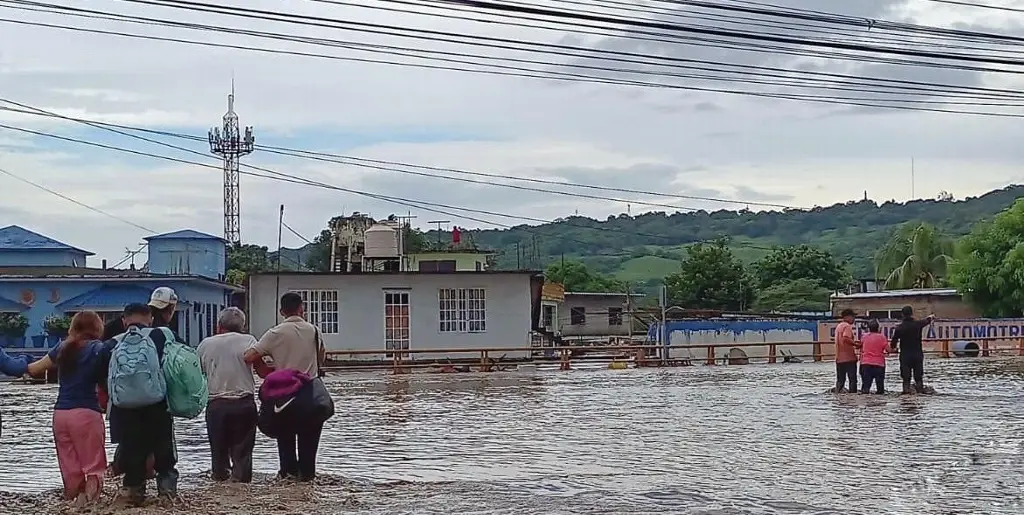 Imagen Intensas lluvias dejan dos muertos en Veracruz y Querétaro