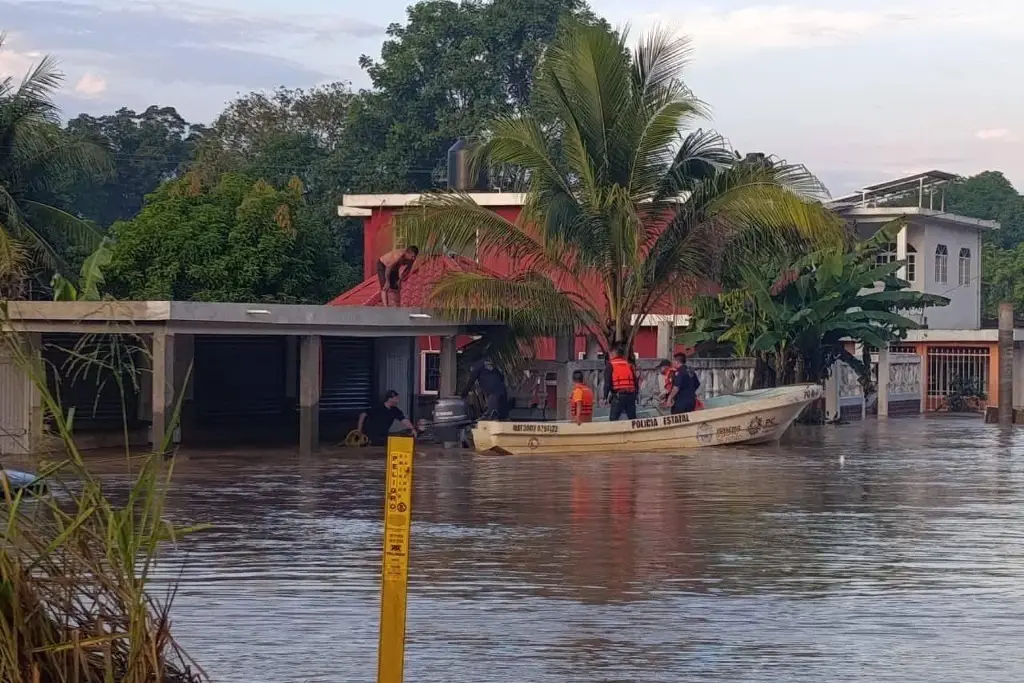 Imagen Vi cómo se fue mi refrigerador, tanque de gas, todas mis pertenencias: narra afectado por inundaciones 