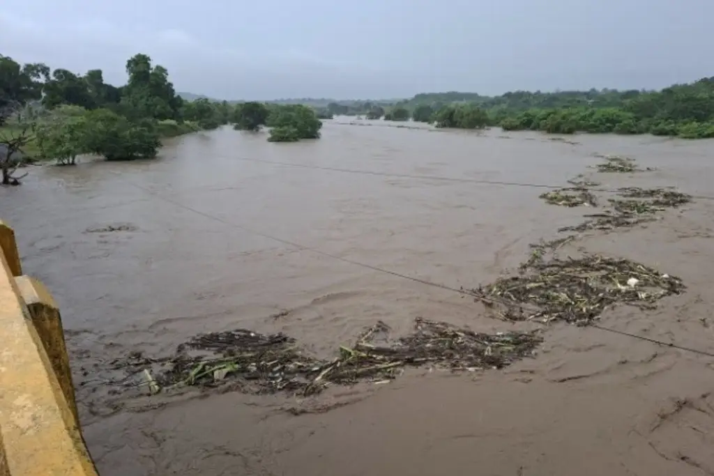 Imagen UV pide apoyo para comunidad universitaria afectada por inundaciones en Poza Rica