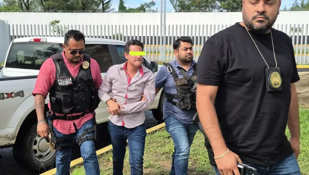 Imagen Detienen a exdirigente del PRD tras amenazar con arma a mujeres en Veracruz