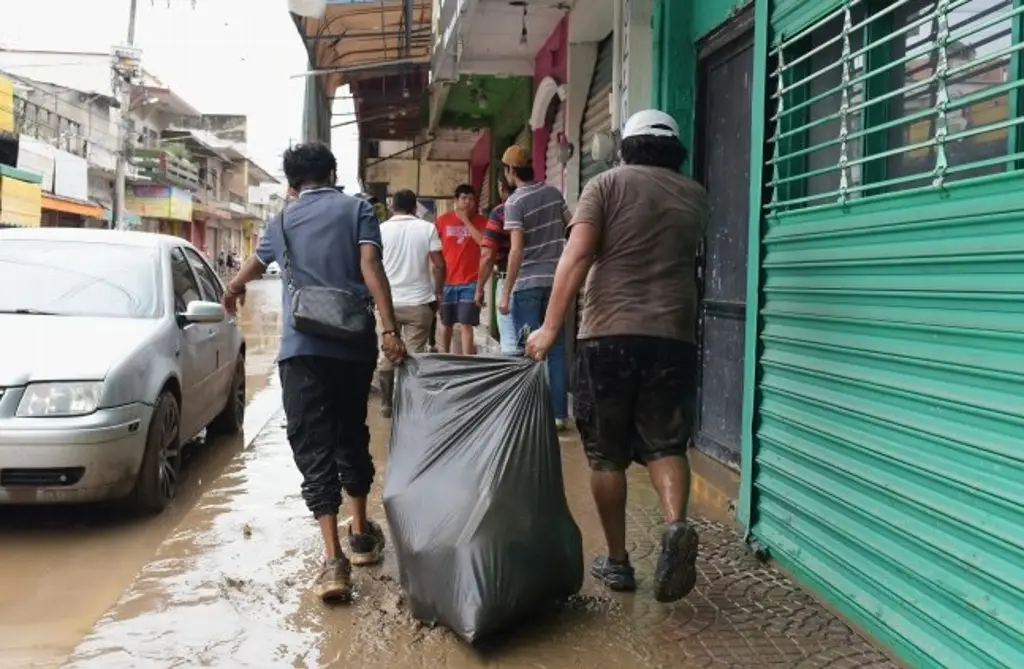 Imagen Abren centro de acopio en Xalapa para apoyar a damnificados al norte de Veracruz 