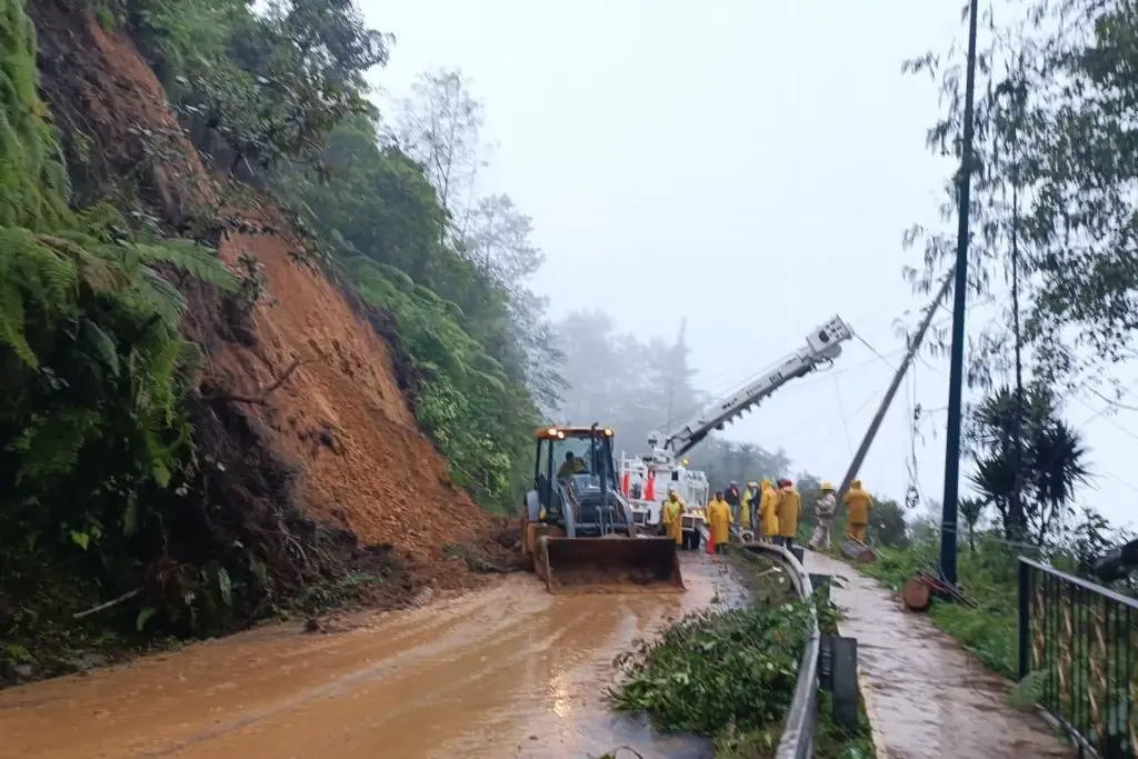 Imagen Casi mil kilómetros de carreteras federales fueron afectados por lluvias en Hidalgo, Puebla, SLP, Querétaro y Veracruz