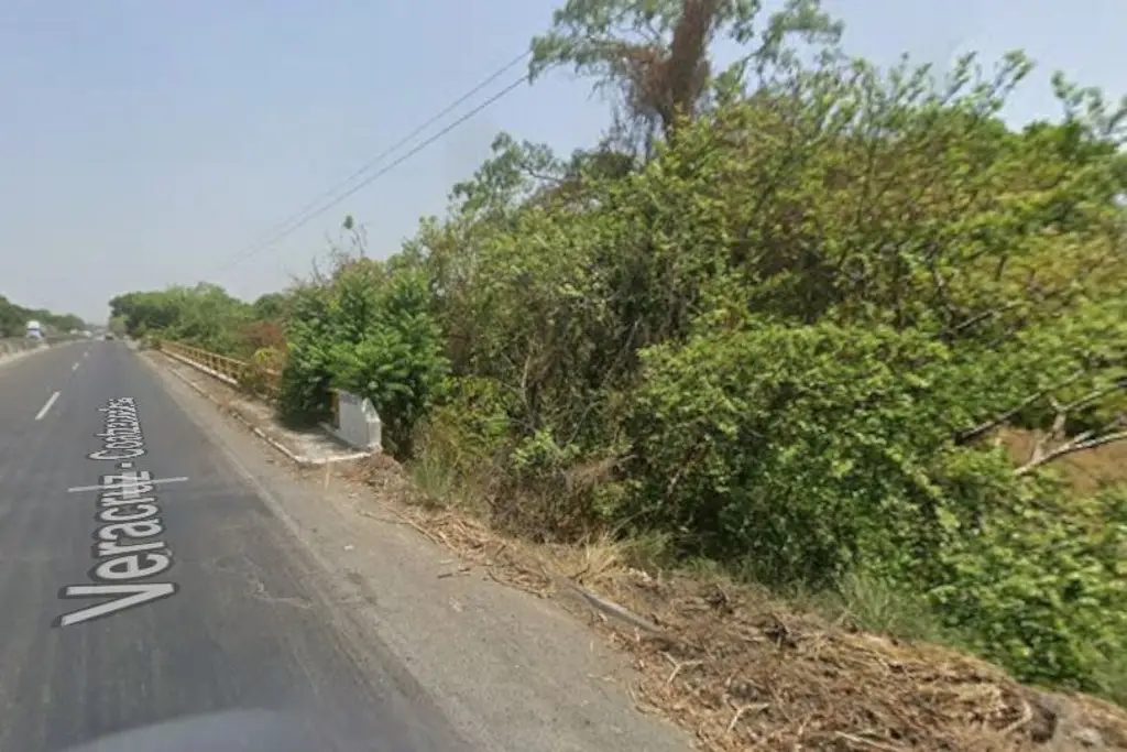 Imagen Se sale del camino en la Paso del Toro - Santa Fe, cerca del río Jamapa