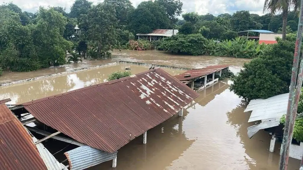 Imagen Piden ayuda en comunidades de Álamo tras inundaciones; urge agua para tomar 