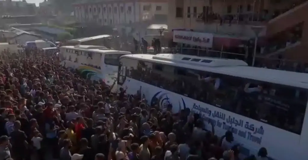 Imagen Un total de 154 prisioneros palestinos excarcelados por Israel llegan al norte de Egipto