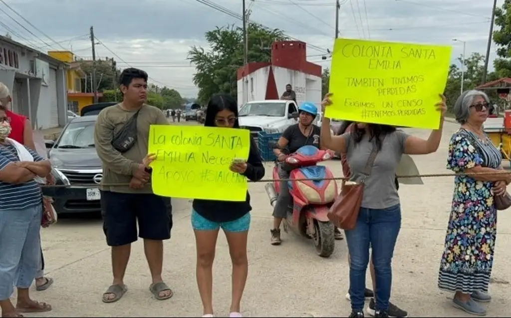 Bloquean bulevar en Poza Rica; exigen censo de Bienestar