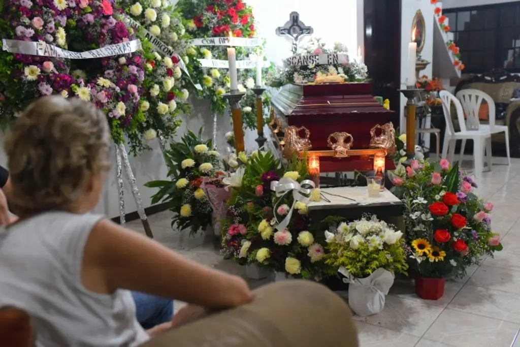 Muere mujer tras explosión en su casa al norte de Veracruz; así la despiden 