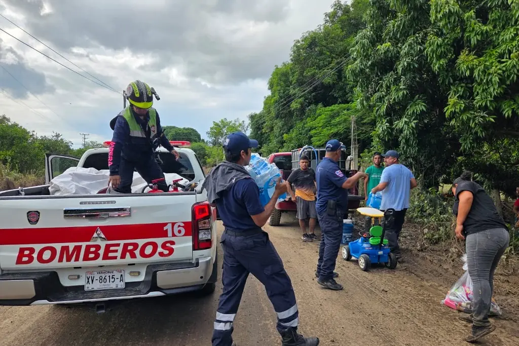 Imagen Piden exentar casetas a quienes lleven víveres a damnificados del norte de Veracruz