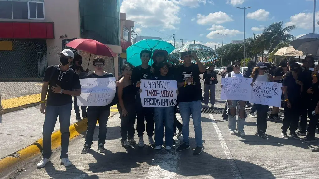 Imagen Estudiantes realizan megamarcha en Veracruz - Boca del Río; este es el motivo 