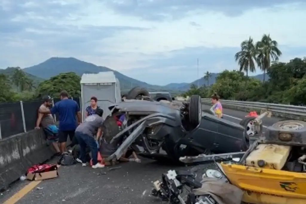 Aparatoso accidente en Actopan