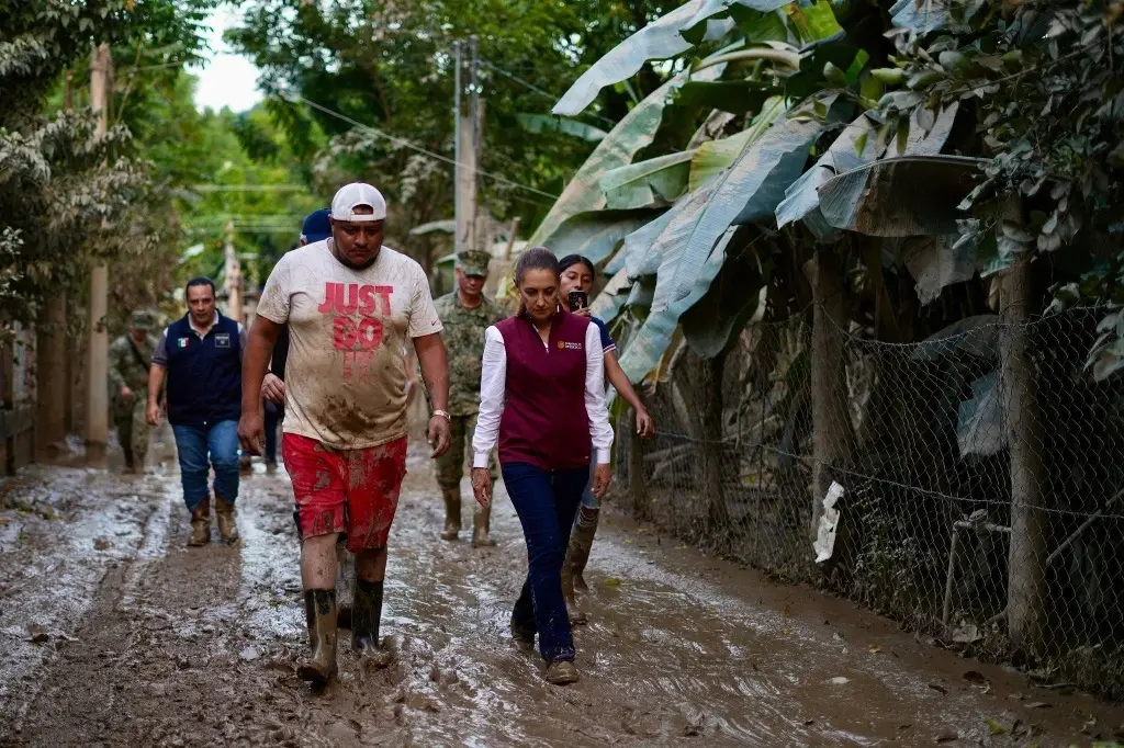 Imagen Sheinbaum recorre municipios afectados al norte de Veracruz, tras inundaciones
