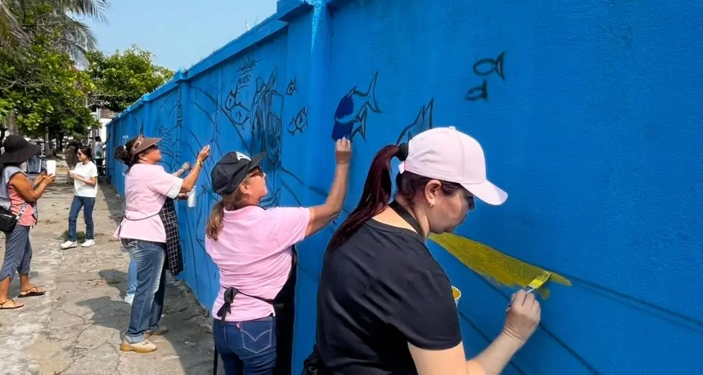 Imagen Realizan mural conmemorativo a los 30 años de importante empresa en Veracruz