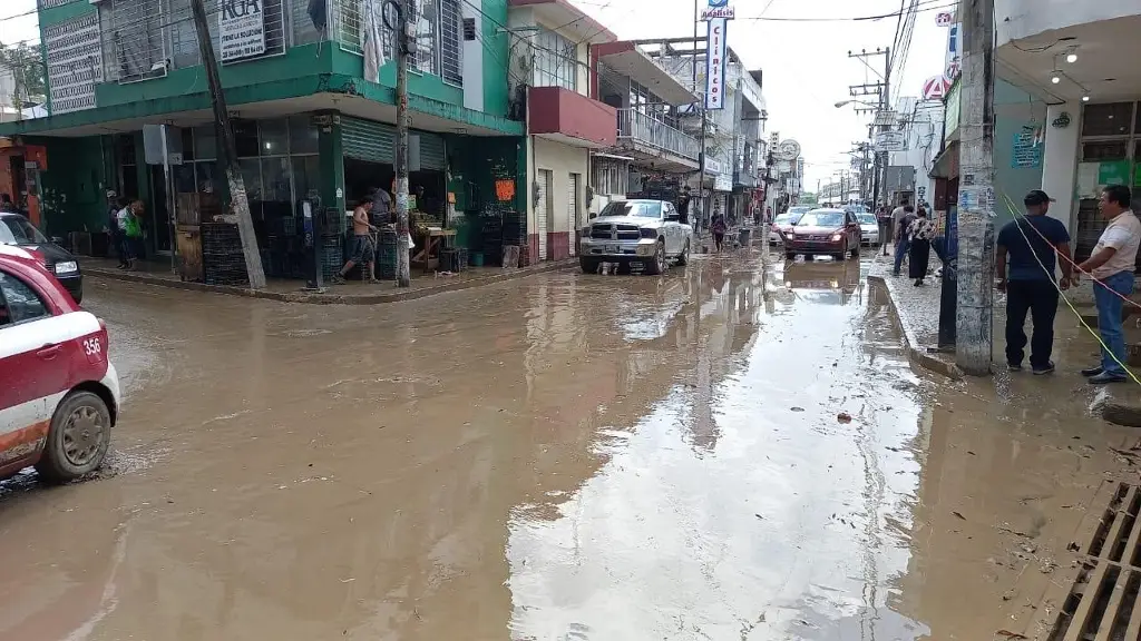 Imagen Presentan cuatro ejes para atender daños por lluvias