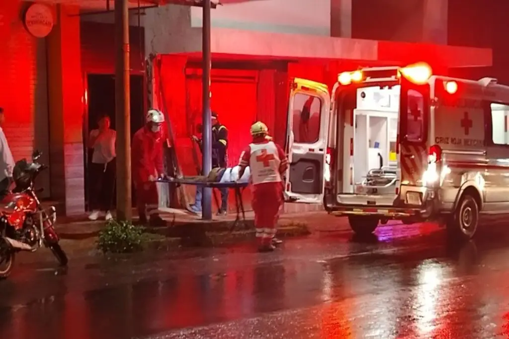 Imagen Balean a joven cuando cenaba tacos en Córdoba, Veracruz