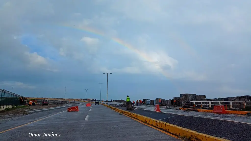 Imagen Doble hermoso arcoíris en Veracruz; llueve y salió el sol 