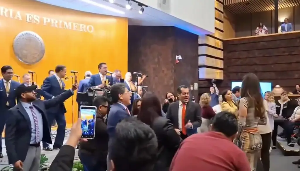 Imagen Polémica por baile de diputados para celebrar 70 años de la Sonora Santanera (+Video)