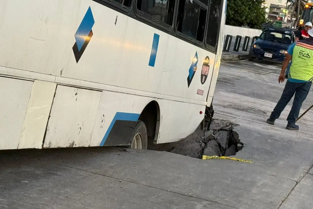 Imagen ¿Cuánto tardará reparación de socavón en el bulevar de Veracruz? Esto dijo alcaldesa