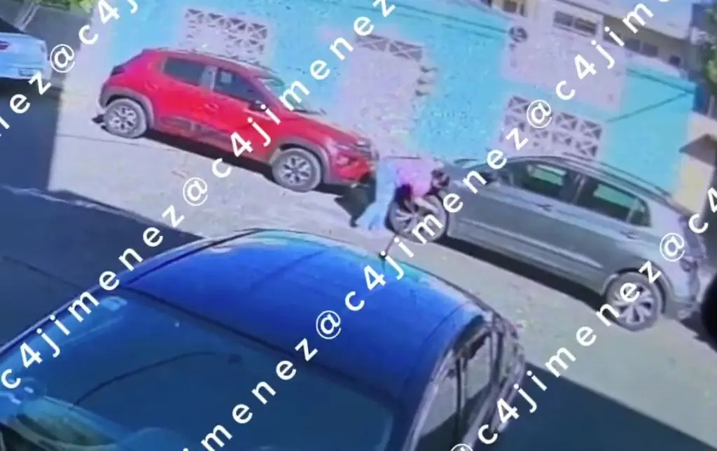 Imagen Captan a mujer ponchando llantas de autos estacionados en la CDMX